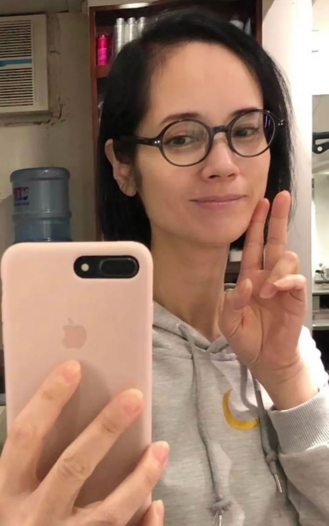 49岁息影艳星郑艳丽沦落当清洁工患厌食症仍在住院观察中