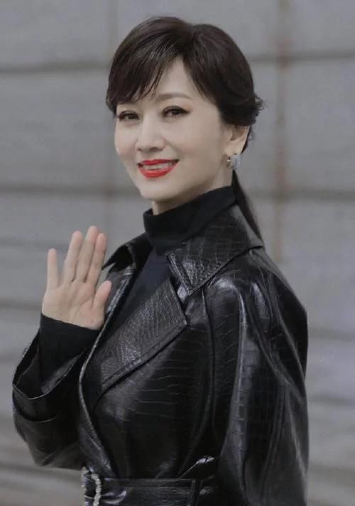 赵雅芝近照公开无修图颜值惹争议少女身材和脸不符