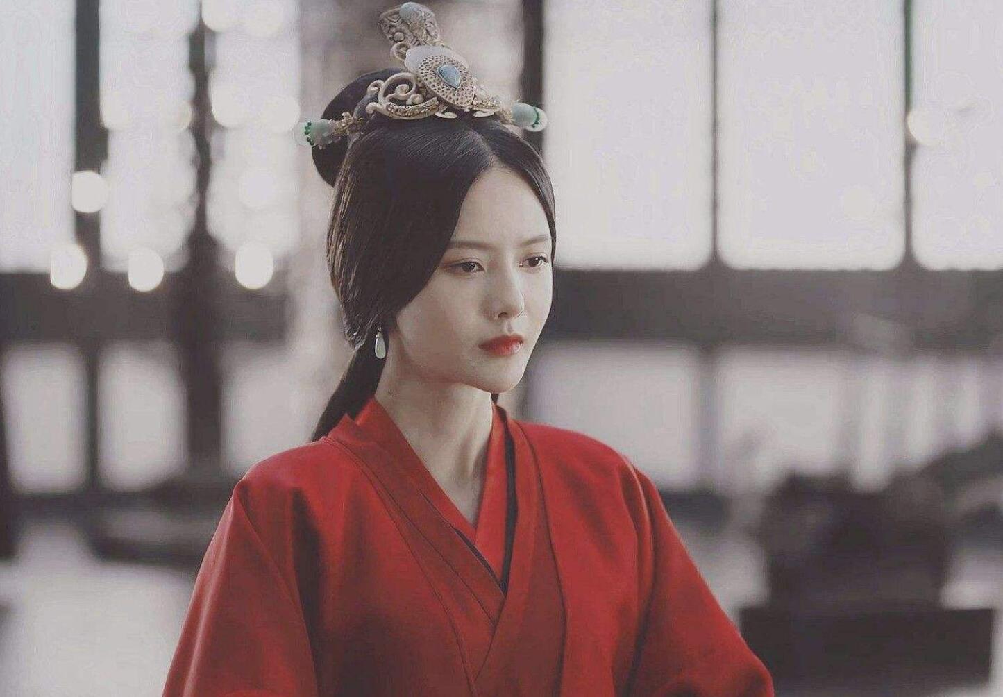 《大军师司马懿之军师联盟》,可谓是获得了极高的热度,她饰演的甄宓这
