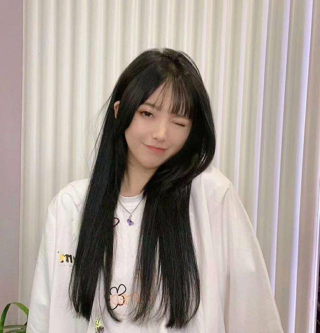 抖音女神彭十六长发look,你确定招架得住?