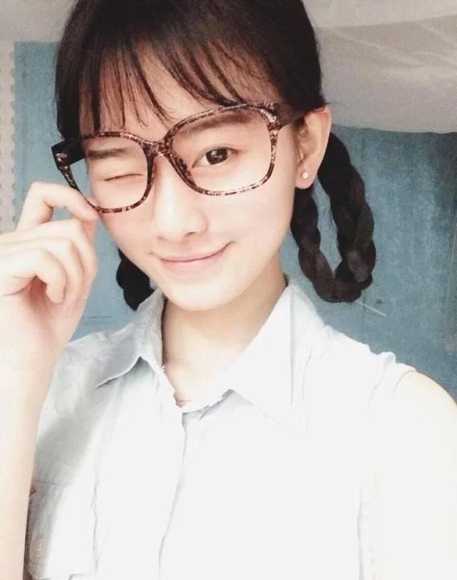 鞠婧祎为证自己没有整容晒出来14岁照片粉丝这次没话说了吧