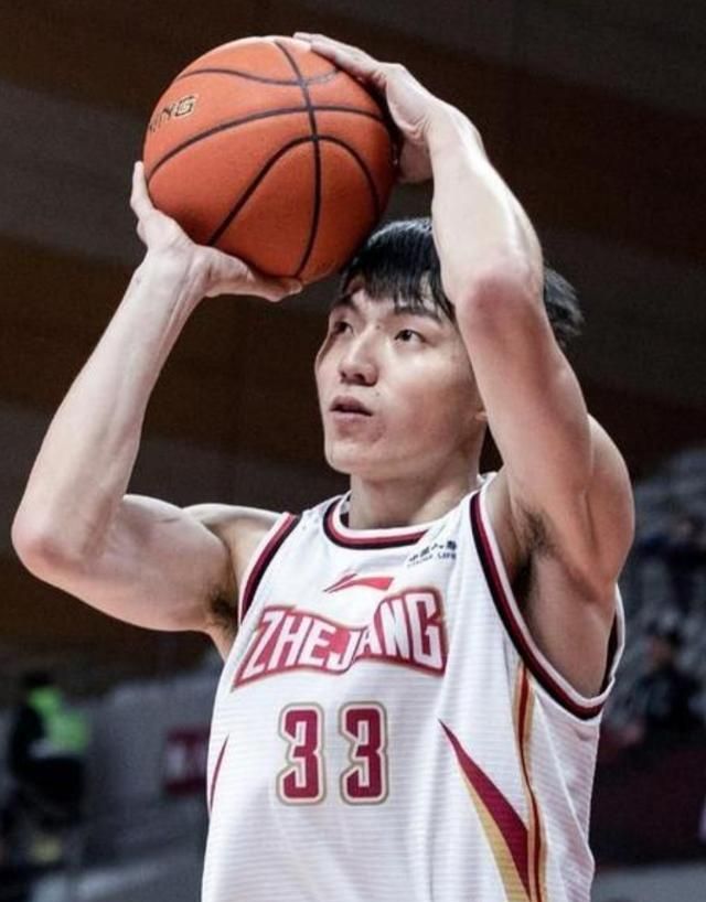 神经刀吴前,把郭指导打下课的背后,站着韧性十足的cba青年军!