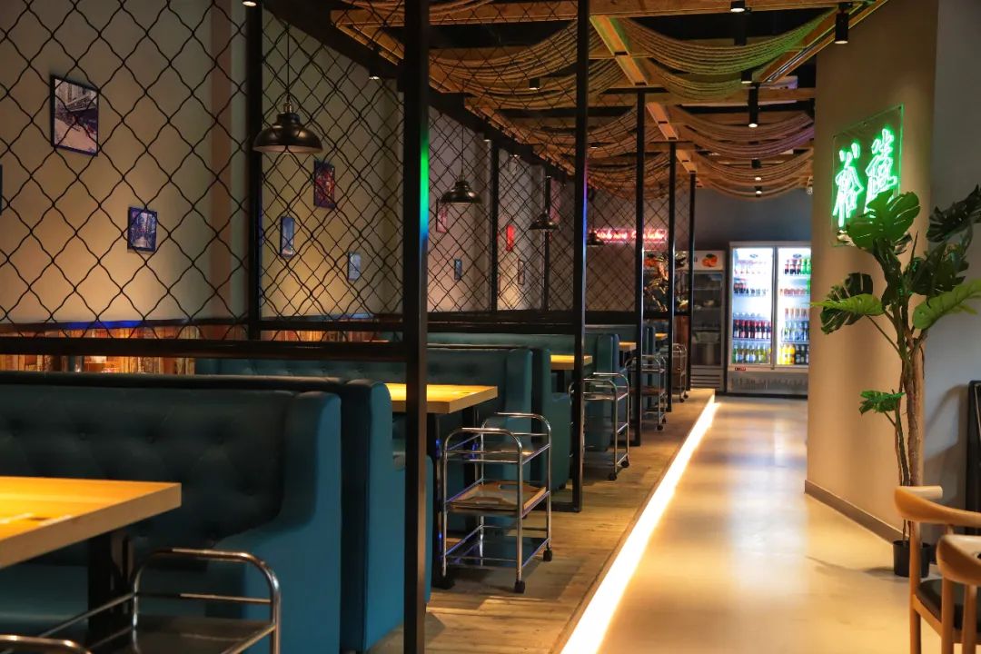 太解馋了人均只要20滨江道这家复古风烧烤店小龙虾羊肉串牛肉串望京小