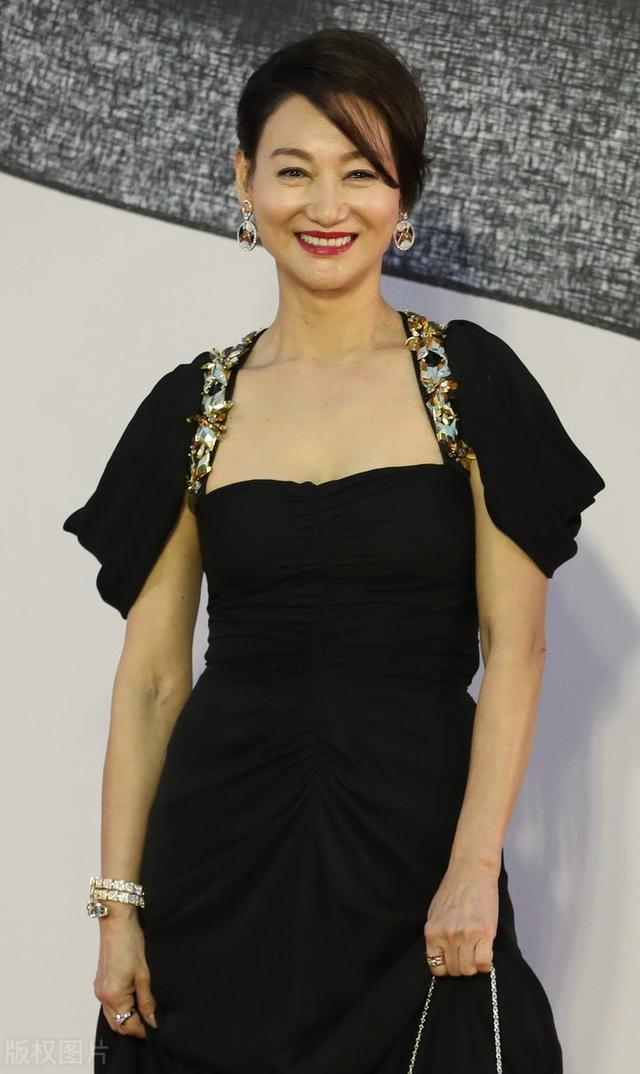 3岁乞讨 12岁做舞女 4次封后57岁获双料影后 乞丐到巨星的蜕变