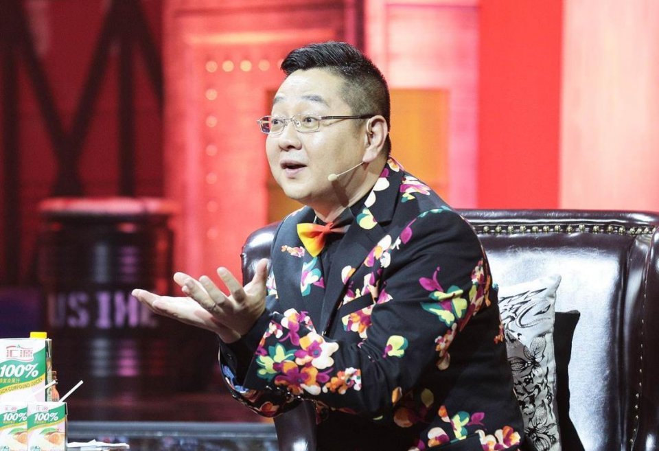 《今日说法》的严谨而且严肃的张绍刚,再加上他的第二层身份人民教师