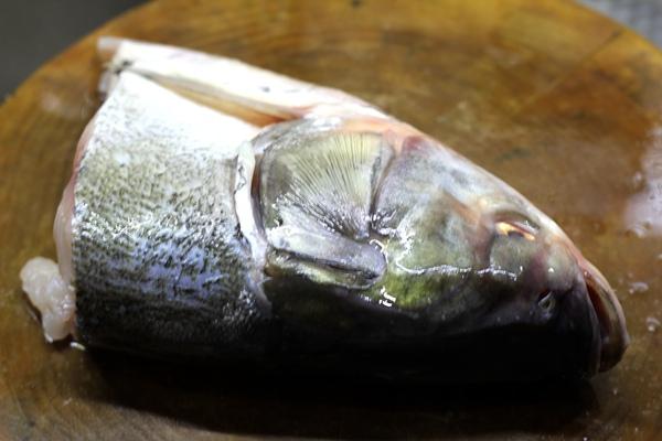 鳙鱼头,六月黄螃蟹,咸肉,南湖一锅鲜,汤色奶白 味道浓郁|南湖|鱼头