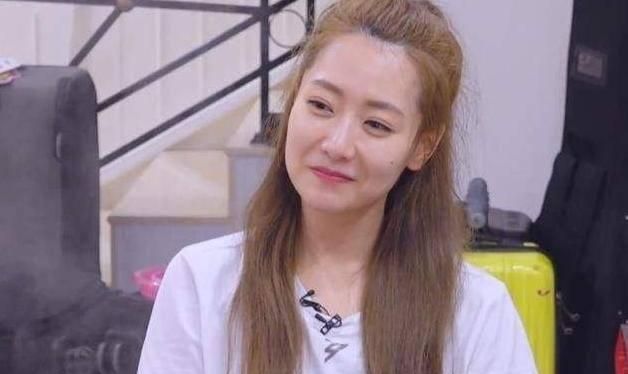 先来说一下白冰,因为最近一段时间她正在参与综艺节目《乘风破浪的