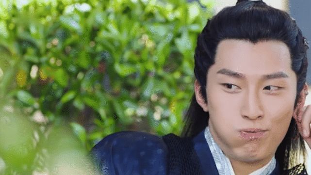 因为长得漂亮而被经纪人介绍给自己儿子今名气比影帝老公还大