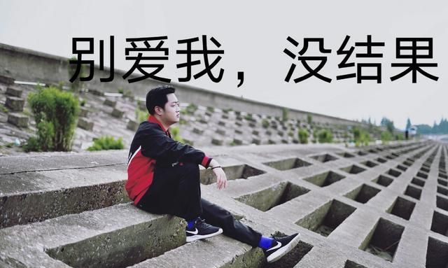 ag化身非主流,伤感文字加专属滤镜,看到图四葬爱家族唐少本人