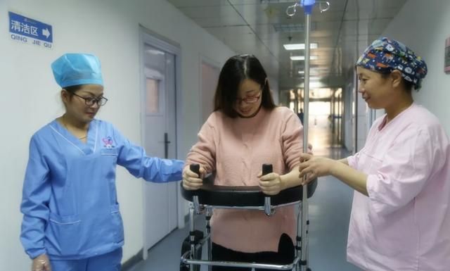 生孩子时肚子饿什么体验产妇吃啥补充能量助产士是这么说的