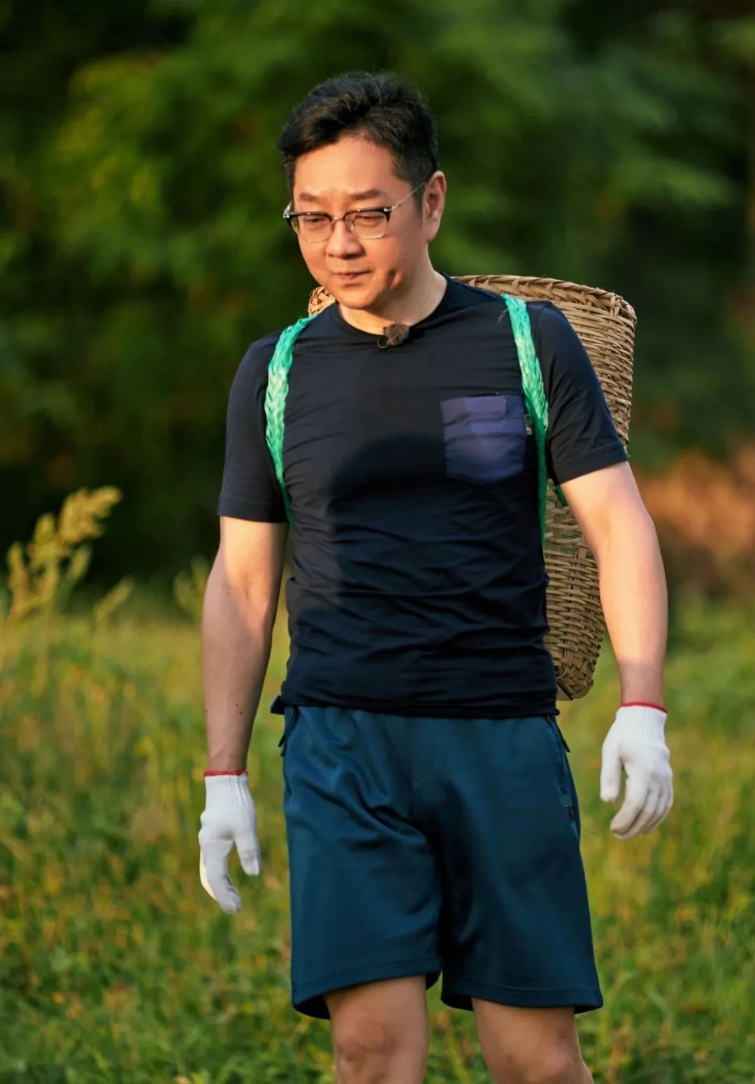 48岁张绍刚暴瘦脱相?脸颊下垂白发明显?曾痴迷健身网友看着心疼