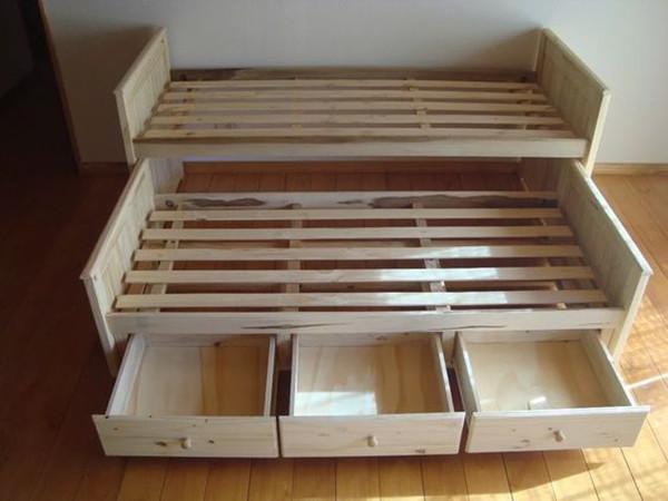 木工定制儿童床，现在不往上打上下铺了，横着打床中床，1房2人住
