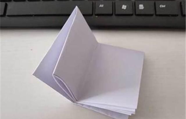 一张纸对折7次后会发生什么曾有人将4公里的厕纸对折了13次