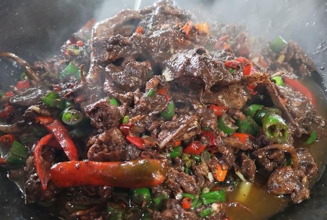 血鸭你吃过吗?原来鸭肉还可以这样做,味道好极了