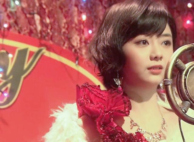 难怪谭松韵只演清纯角色,当她换上"舞女装",不想出戏太难了