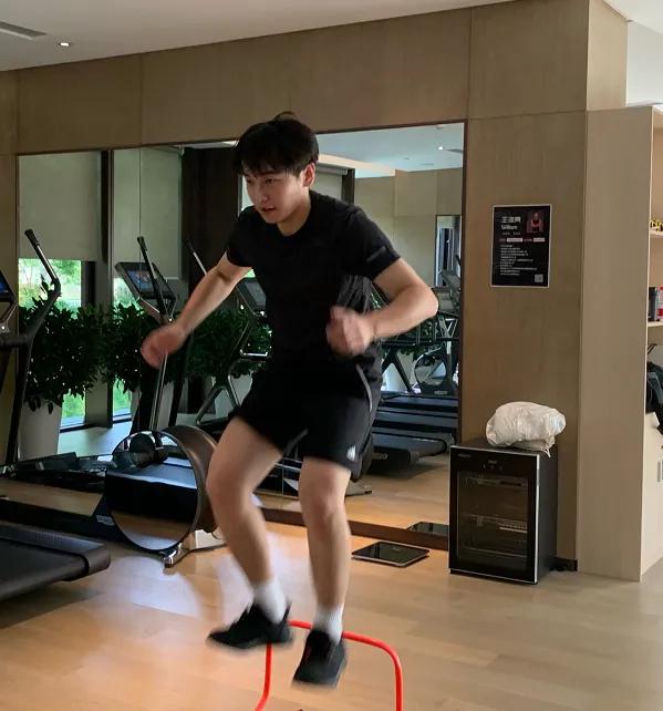 有种"整容"叫彭昱畅减肥成功,当他健身照流出后,怕你太想嫁