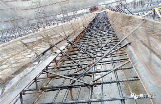 建筑梁柱,墙柱,后浇带,女儿墙等重点部位浇筑混凝土要注意啥?|女儿墙|