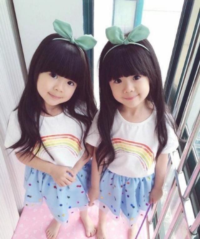 双胞胎姐妹遇到双胞胎兄弟,4张脸面面相觑,网友调侃快订亲