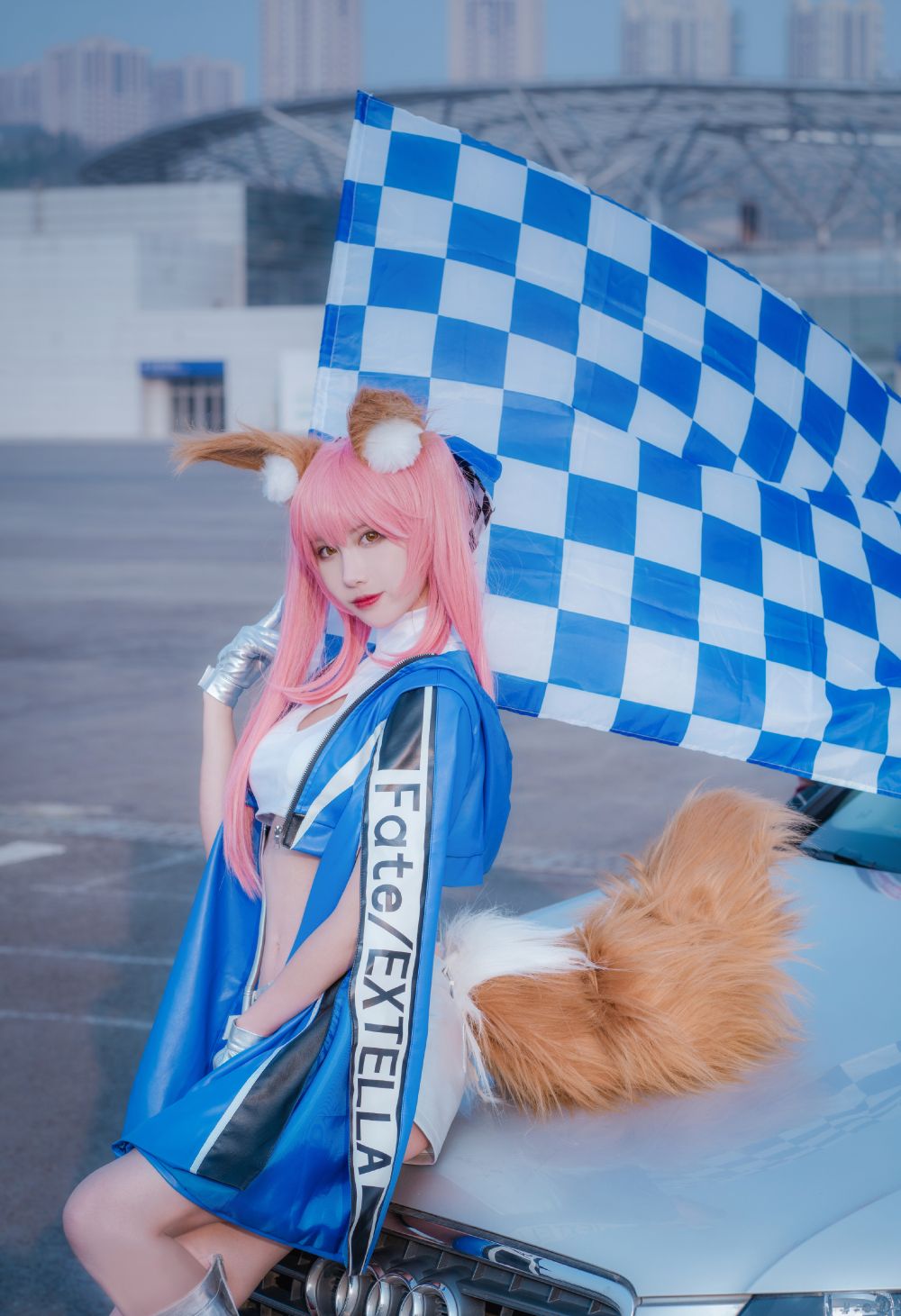 fgo玉藻前cos,粉毛狐娘化身赛车女郎