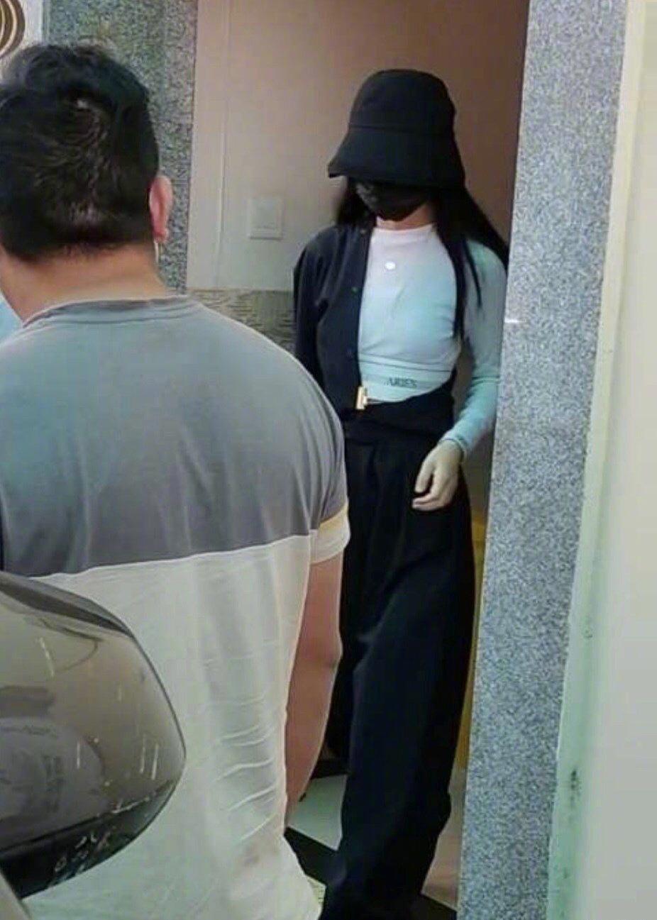 赵丽颖新一季《中餐厅》路透,小赵是什么身材管理大师吗?