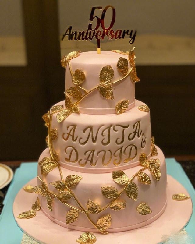 黎姿为爸妈庆祝结婚50周年,罕与老公同框秀恩爱,三个女儿齐出镜
