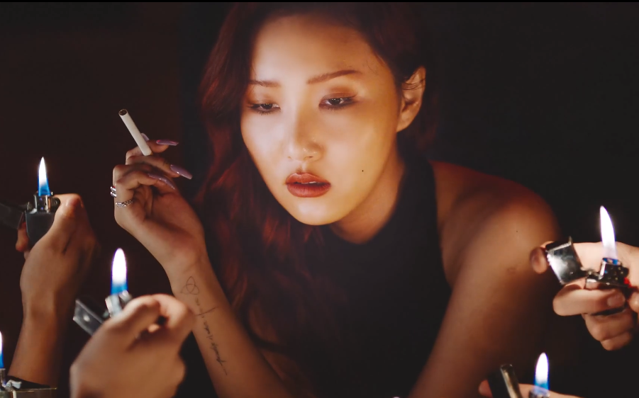 韩国女solo"打架",承包今年两首佳作,华莎新曲结尾让人感动