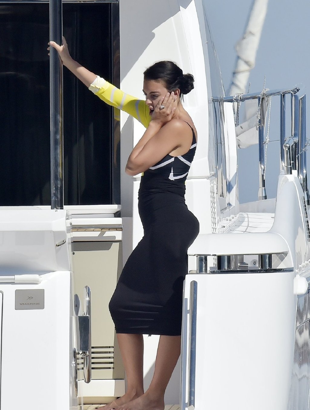 35岁"c罗"带女友海滩度假!185cm/160斤肌肉身材,帅到想舔屏