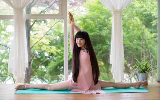 中国十佳瑜伽教练周晓,坚持用瑜伽温暖生活,让自己更加清澈