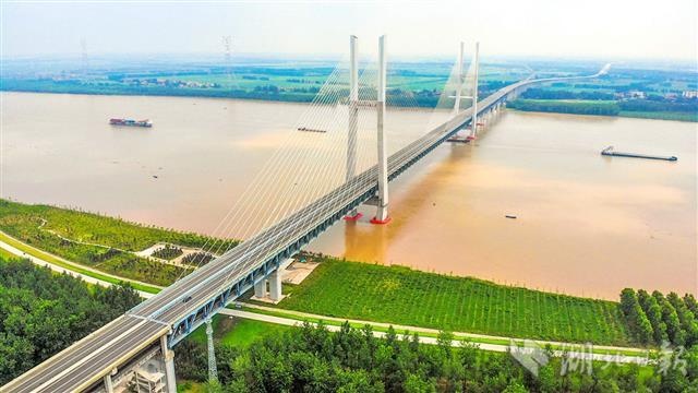 生态景观带扮靓荆江大堤