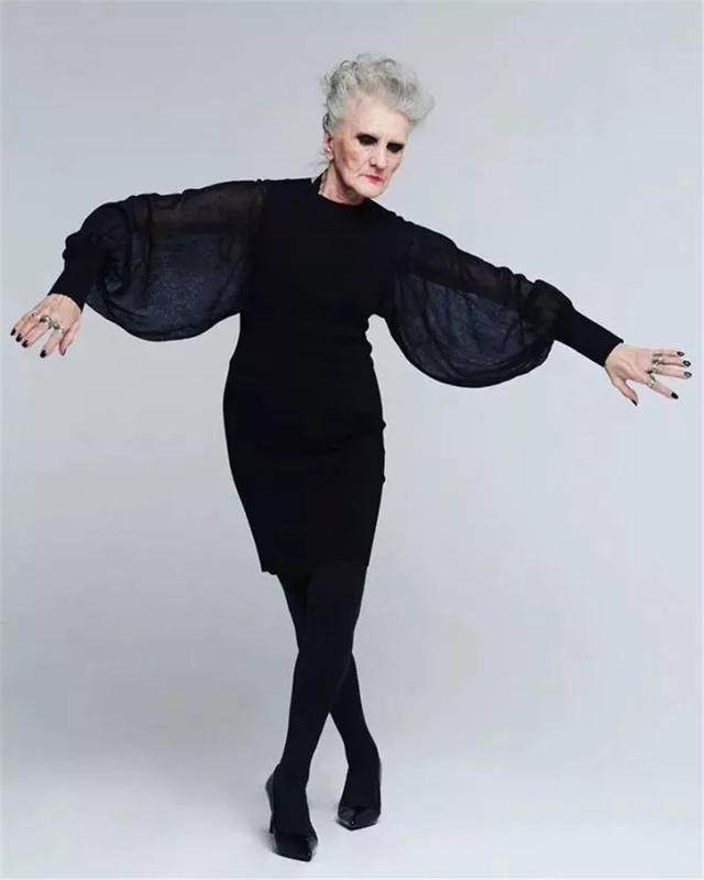 这种银发造型,仿佛是一种独特的恩赐,也成为一种独到的时尚美感.