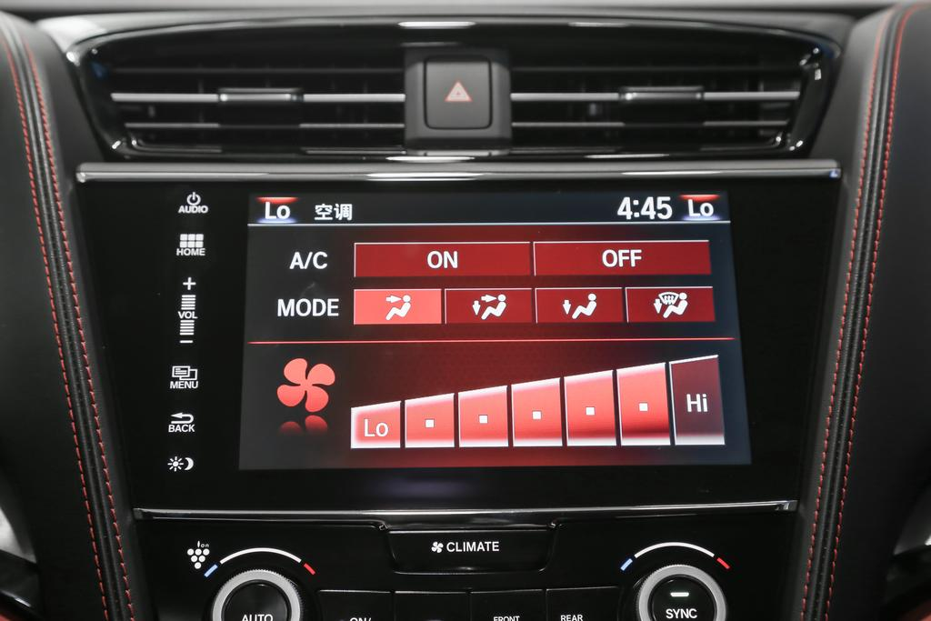 车内氛围灯等,自动空调等配置,相比其他豪华品牌入门级suv,这辆讴歌