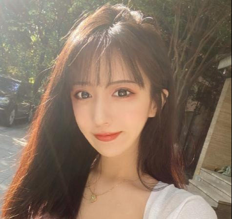 呆妹玩游戏太入迷,直播时意外暴露身高,水友:跟冯提莫差不多?