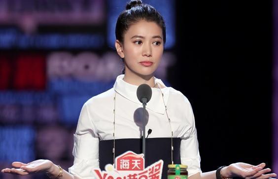 袁咏仪亮相《吐槽大会》,分享买包策略吓坏众人,老公张智霖哭了