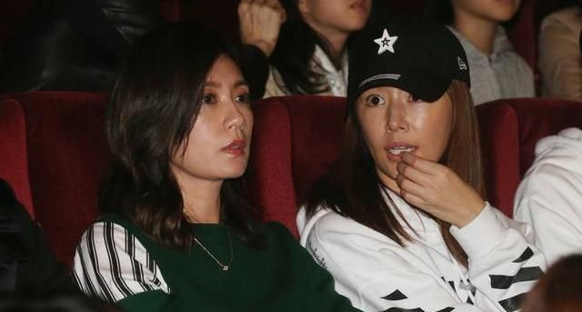 林心如,贾静雯真是好闺蜜,同框互动笑得真甜,感情真好