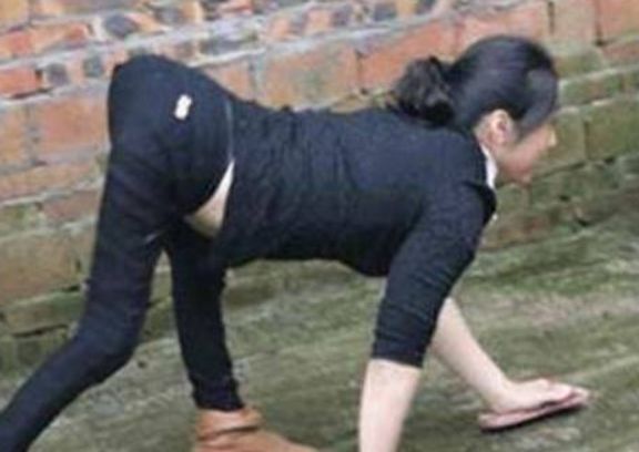 农村女子不能直立走路,丈夫嫌她丢脸和她离婚,三年后丈夫后悔了休闲区蓝鸢梦想 - Www.slyday.coM 农村女子不能直立走路,丈夫嫌她丢脸和她离婚,三年后丈夫后悔了休闲区蓝鸢梦想 - Www.slyday.coM