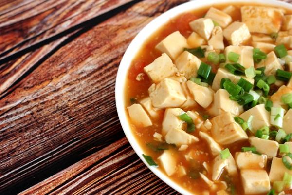 西红柿炒豆腐最简单的做法 柔软鲜嫩 色泽悦人 甜咸微酸