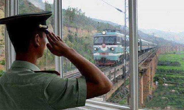 烈士熊汉俊意外掉下40米深桥墩被水泥封存前桥修好了告诉我