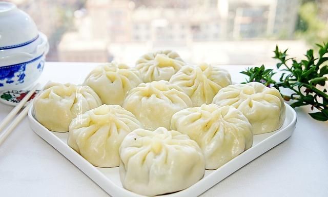 夏天包子饺子就做这馅,咬一口鲜嫩多汁真过瘾,咋吃都不胖人