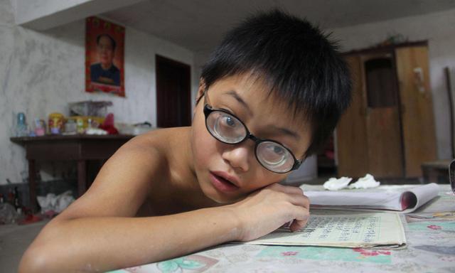 警惕损伤孩子视力的6大因素,如果不想近视,坏习惯要改掉|视力|看电视