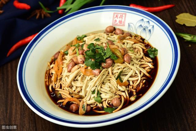 扬州早茶头道菜"烫干丝" 一方水土养一方人