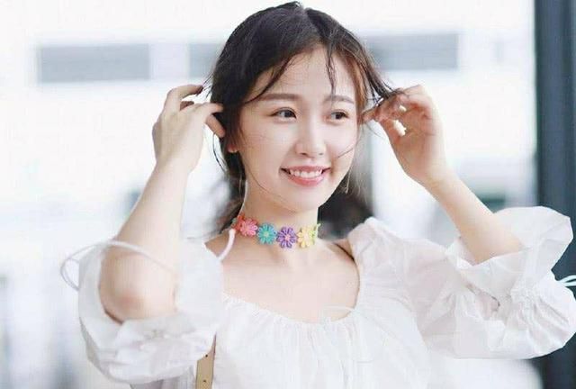 还记得童年时旺旺广告里的小女孩吗,齐刘海的竟然是虞书欣