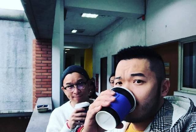 张惠妹经纪人陈镇川宣布结婚,领证日期很浪漫不打算办婚礼