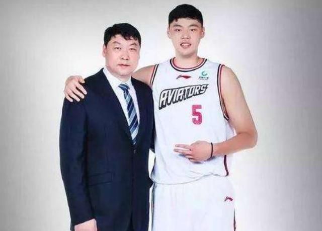 又一中国男篮名宿之子横空出世,身高2米19天赋异禀|深圳队|李慕豪