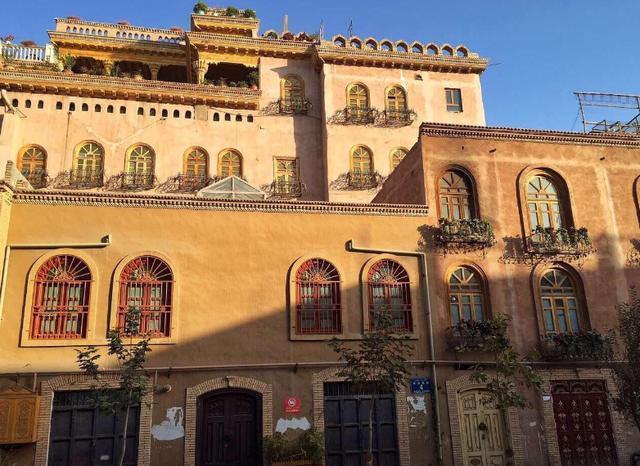 新疆有座特色老城,街道巷子多如迷宫,民族风情浓厚惹人爱