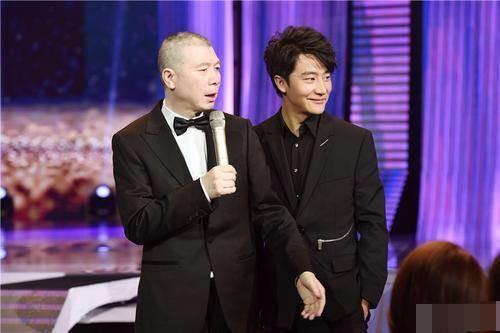 黄轩结识新女友多亏冯小刚粉丝曝其拍戏苦练英文俘获华人女友