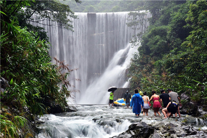 清远很多景区有瀑布,游客看过后都说这个瀑布最壮观堪比黄果树