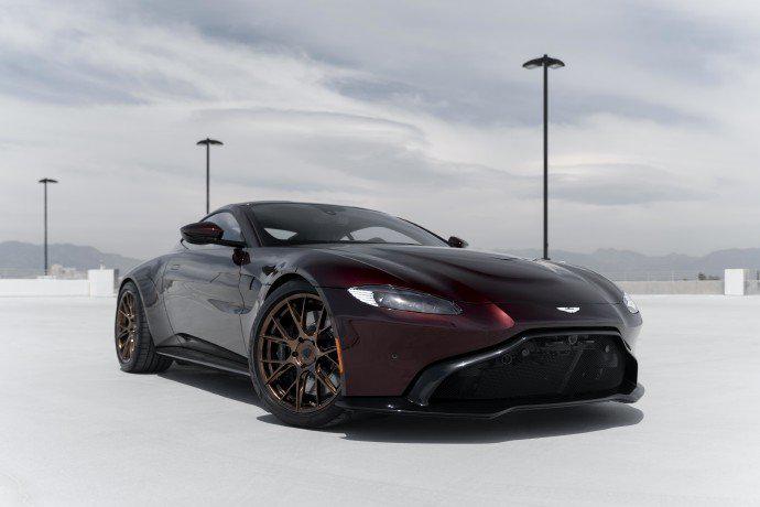 Aston Martin Vantage 马丁真的好漂亮！