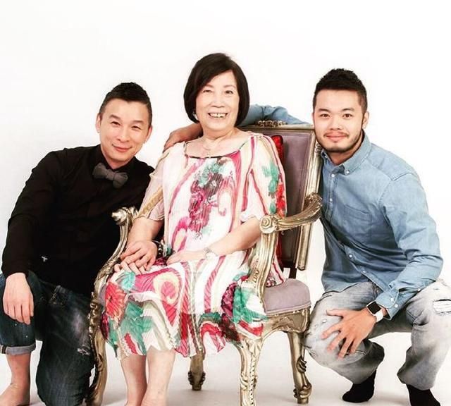 张惠妹经纪人陈镇川宣布结婚,领证日期很浪漫不打算办婚礼