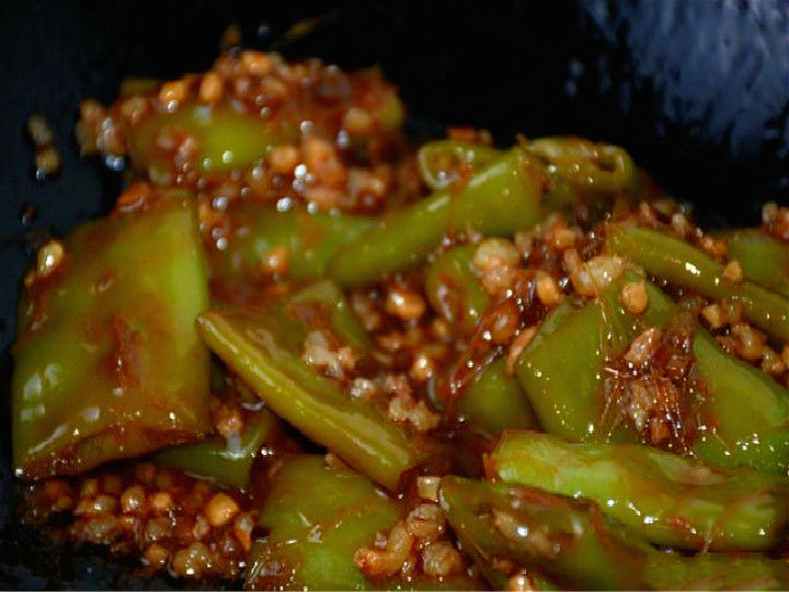 做虎皮尖椒时,直接下锅炒是大错!多加1步,尖椒更翠绿,更入味|尖椒|虎