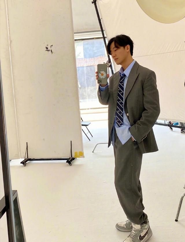 西装 aj穿出潮流范